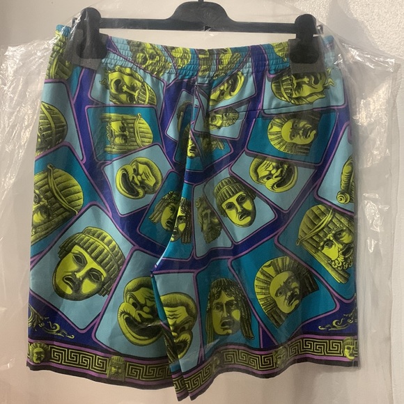Versace silk shorts - Picture 4 of 4